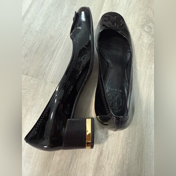 Tory Burch Amy Patent Leather Block Heel Pumps Black Gold Trim Logo Size 8 M - Picture 15 of 16
